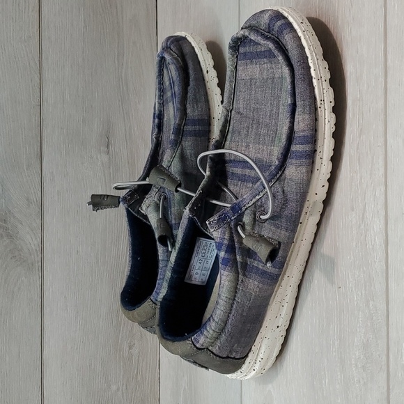 Hey Dude mens Wally Funk Plaid Blue Grey Loafer Slip On shoes sz 9 - Picture 1 of 12